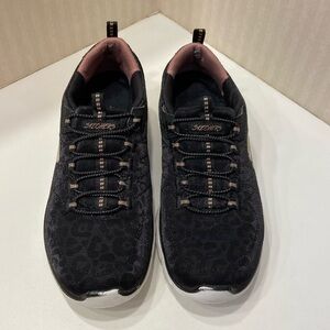 Skechers relaxed fit size 7.5 Wide black/rose gold